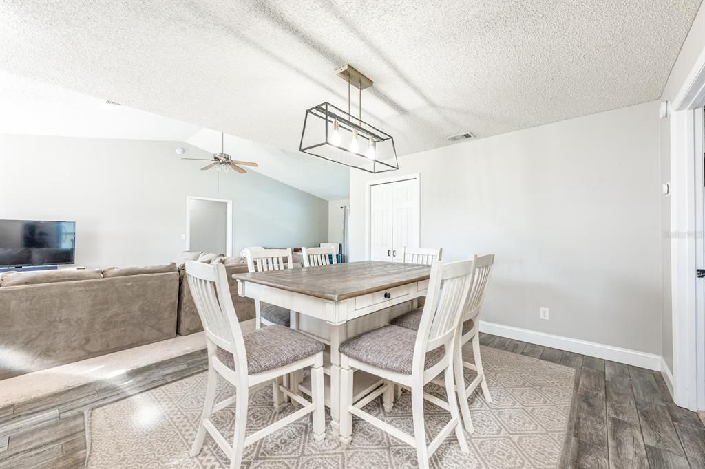 For Sale: $370,000 (3 beds, 2 baths, 1465 Square Feet)