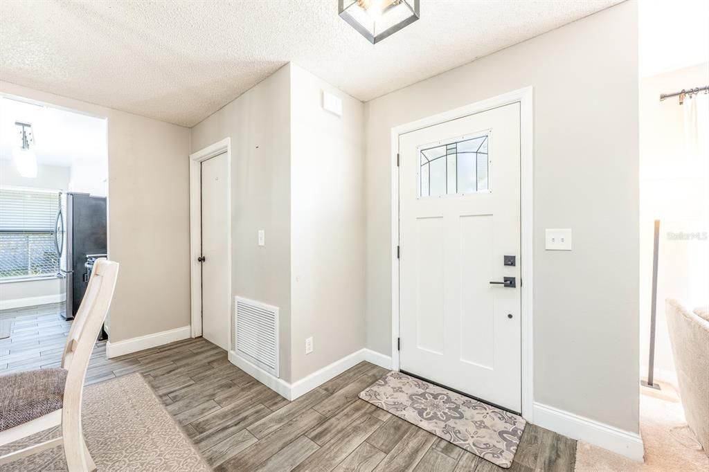 For Sale: $370,000 (3 beds, 2 baths, 1465 Square Feet)