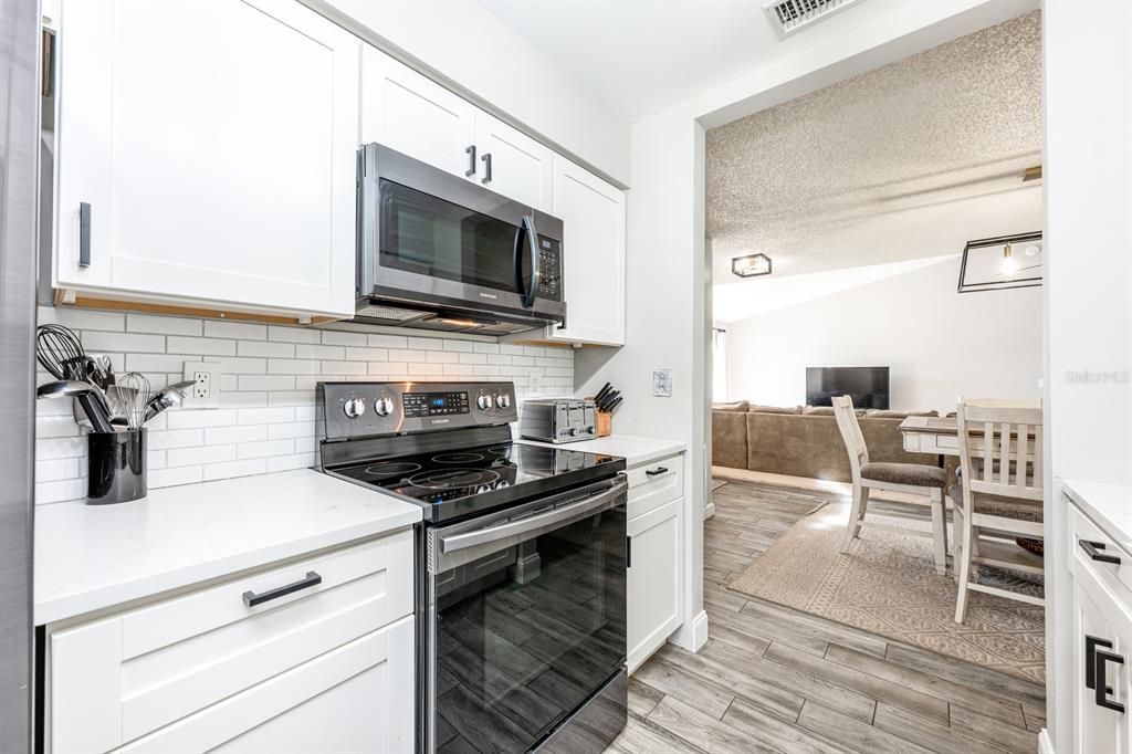 For Sale: $370,000 (3 beds, 2 baths, 1465 Square Feet)