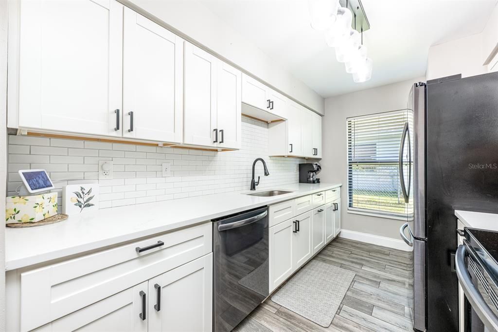 For Sale: $370,000 (3 beds, 2 baths, 1465 Square Feet)