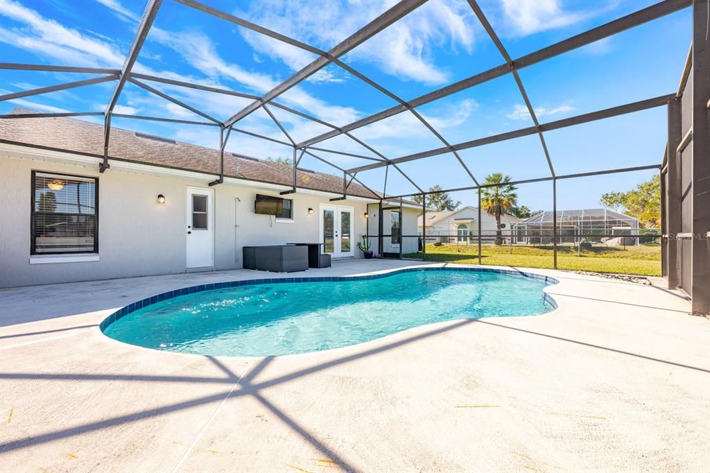 For Sale: $370,000 (3 beds, 2 baths, 1465 Square Feet)