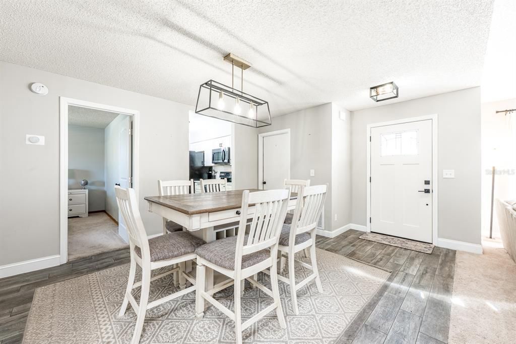 For Sale: $370,000 (3 beds, 2 baths, 1465 Square Feet)