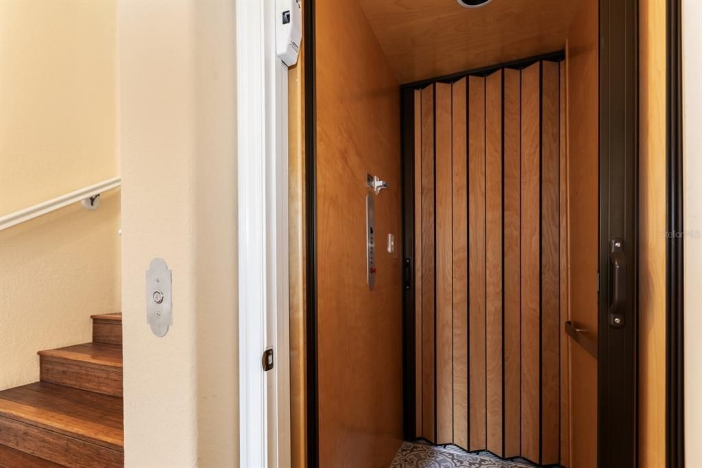 For Sale: $485,000 (3 beds, 3 baths, 2682 Square Feet)