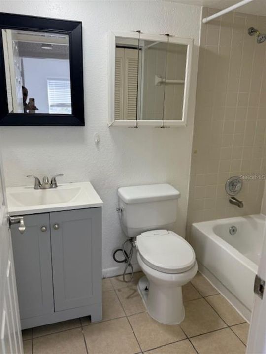 出租: $1,600 (2 贝兹, 2 浴室, 935 平方英尺)