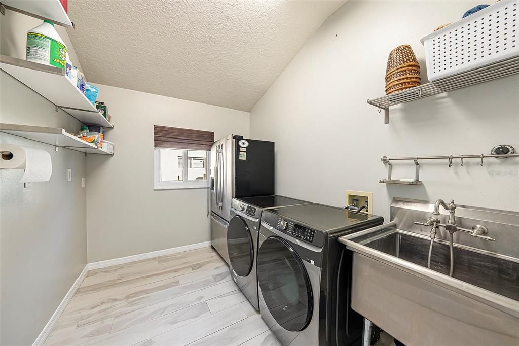 For Sale: $910,000 (4 beds, 3 baths, 3392 Square Feet)