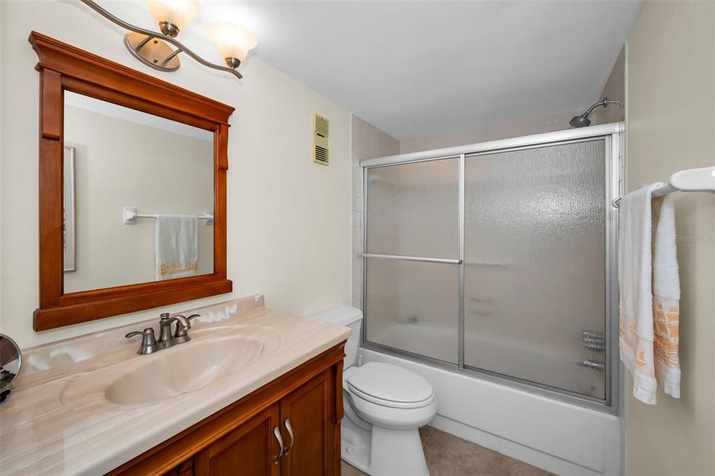 For Sale: $109,900 (1 beds, 1 baths, 800 Square Feet)
