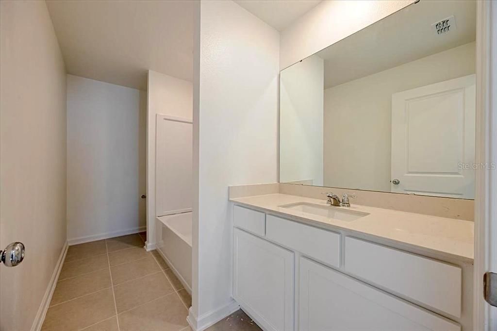 出租: $2,325 (6 贝兹, 3 浴室, 2463 平方英尺)