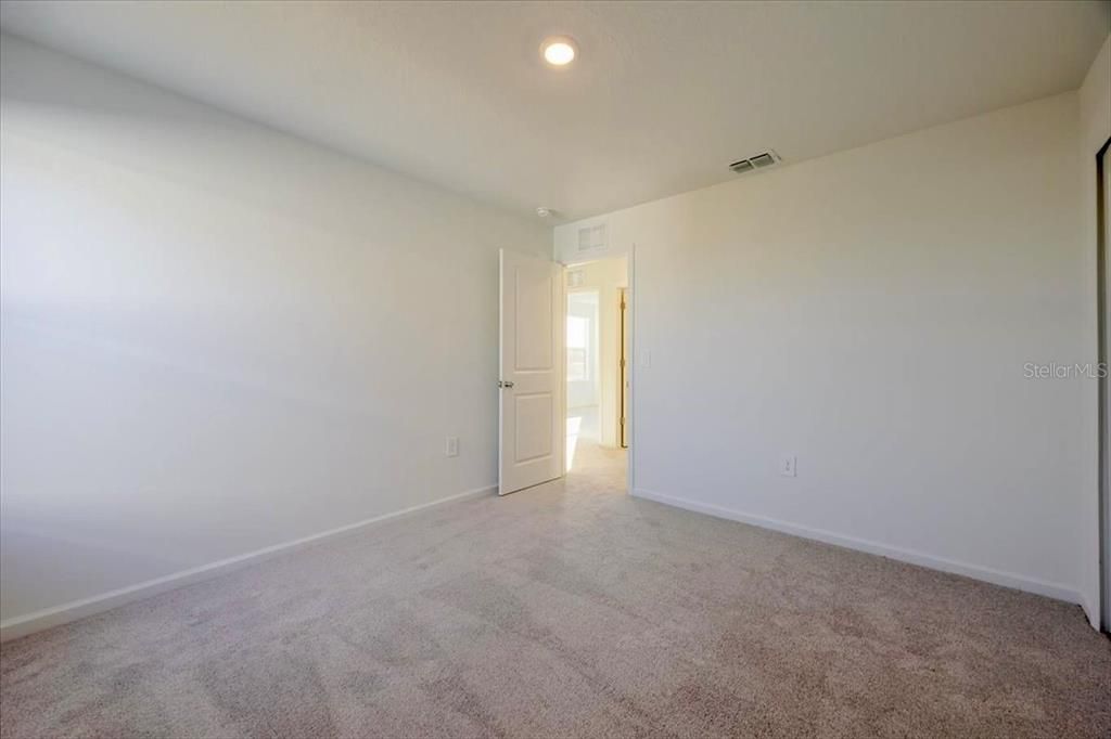 出租: $2,325 (6 贝兹, 3 浴室, 2463 平方英尺)