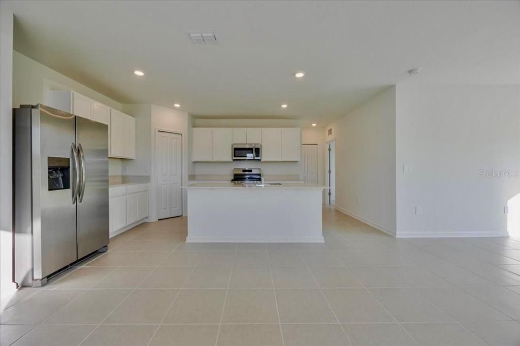 出租: $2,325 (6 贝兹, 3 浴室, 2463 平方英尺)