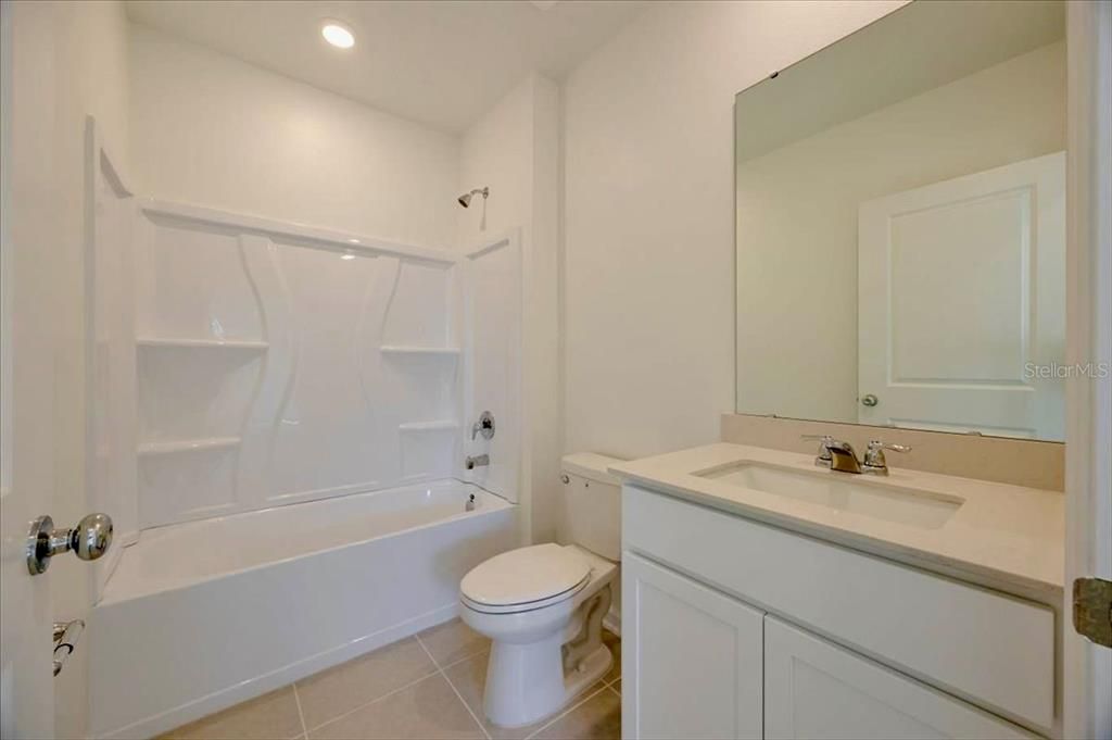 出租: $2,325 (6 贝兹, 3 浴室, 2463 平方英尺)