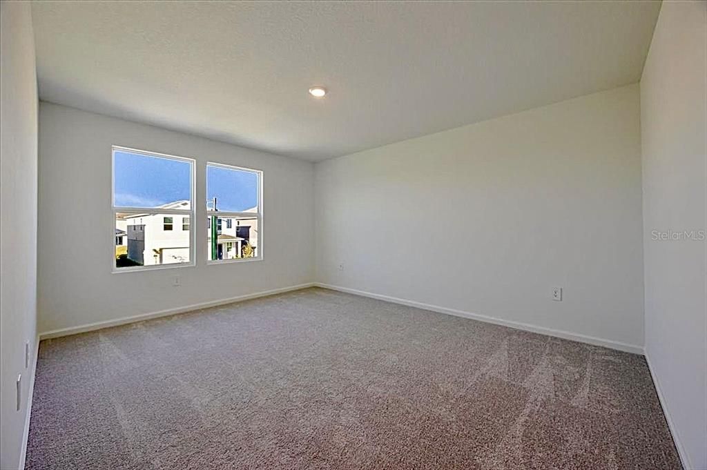 出租: $2,325 (6 贝兹, 3 浴室, 2463 平方英尺)