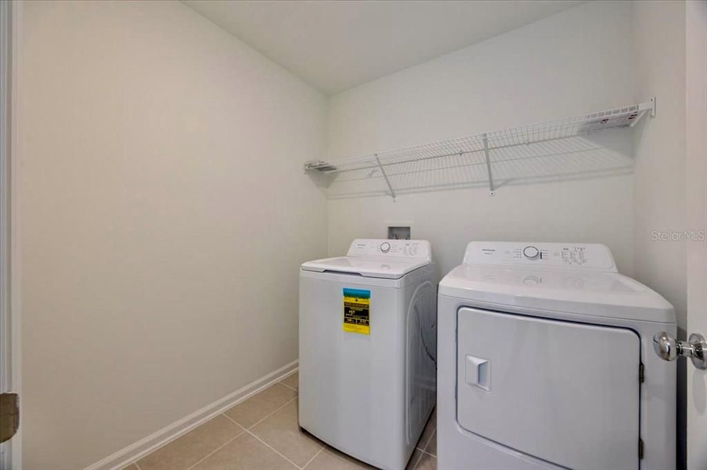 出租: $2,325 (6 贝兹, 3 浴室, 2463 平方英尺)