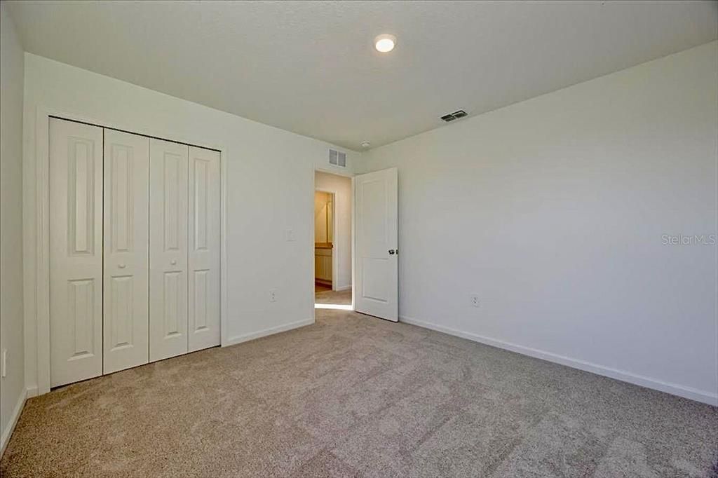 出租: $2,325 (6 贝兹, 3 浴室, 2463 平方英尺)