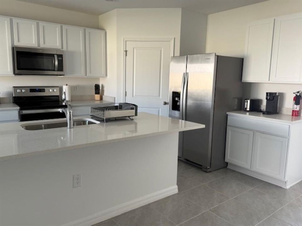 В аренду: $3,000 (5 спален, 3 ванн, 2605 Квадратных фут)