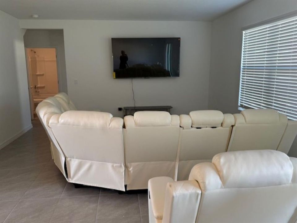 В аренду: $3,000 (5 спален, 3 ванн, 2605 Квадратных фут)