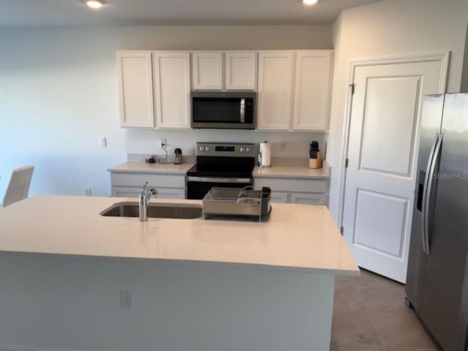 В аренду: $3,000 (5 спален, 3 ванн, 2605 Квадратных фут)