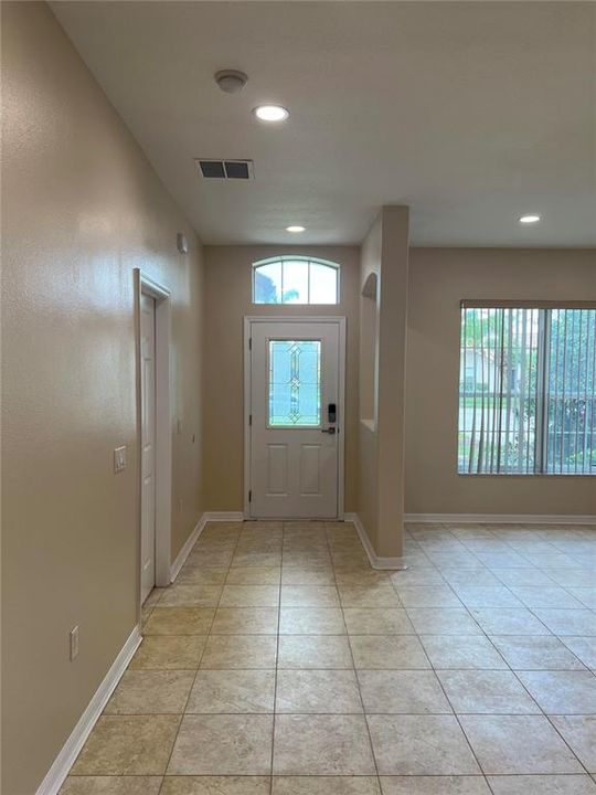 For Rent: $2,400 (3 beds, 2 baths, 1687 Square Feet)
