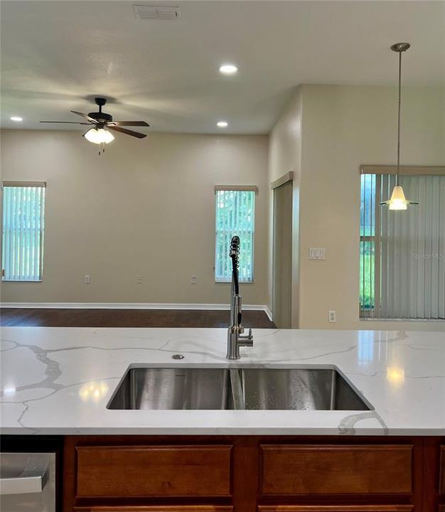 For Rent: $2,400 (3 beds, 2 baths, 1687 Square Feet)