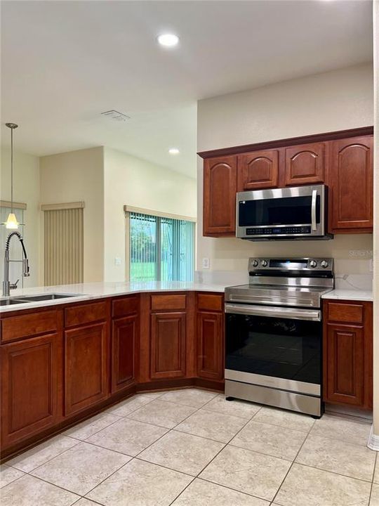 For Rent: $2,400 (3 beds, 2 baths, 1687 Square Feet)