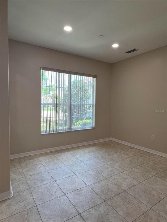 For Rent: $2,400 (3 beds, 2 baths, 1687 Square Feet)