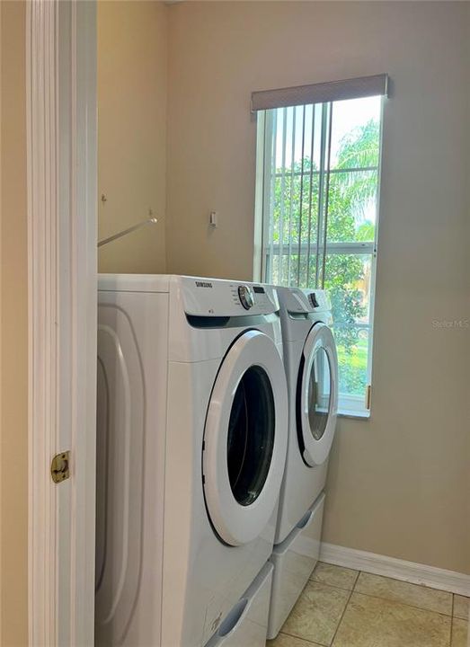 For Rent: $2,400 (3 beds, 2 baths, 1687 Square Feet)