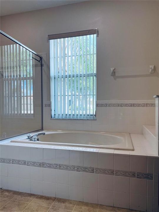 For Rent: $2,400 (3 beds, 2 baths, 1687 Square Feet)