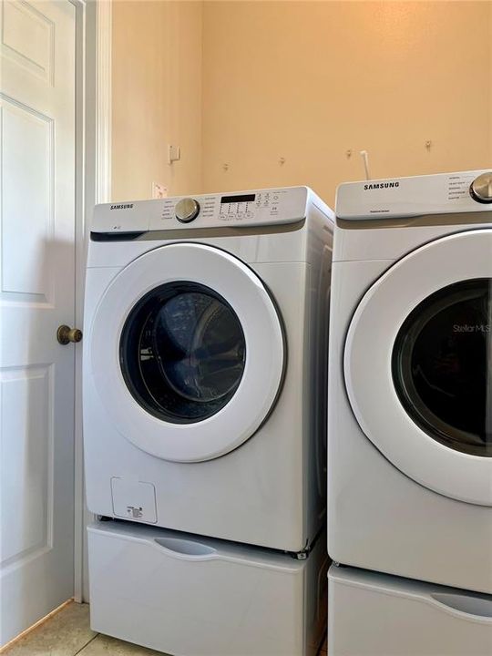 For Rent: $2,400 (3 beds, 2 baths, 1687 Square Feet)