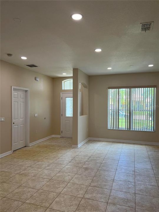For Rent: $2,400 (3 beds, 2 baths, 1687 Square Feet)