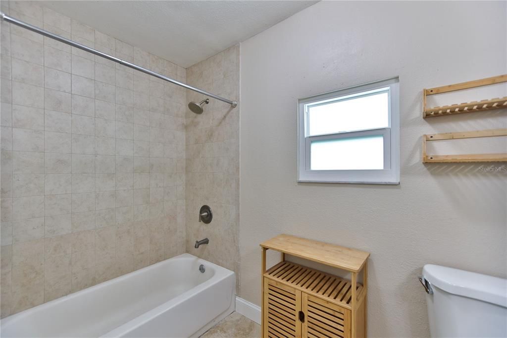 В аренду: $2,100 (3 спален, 2 ванн, 1127 Квадратных фут)