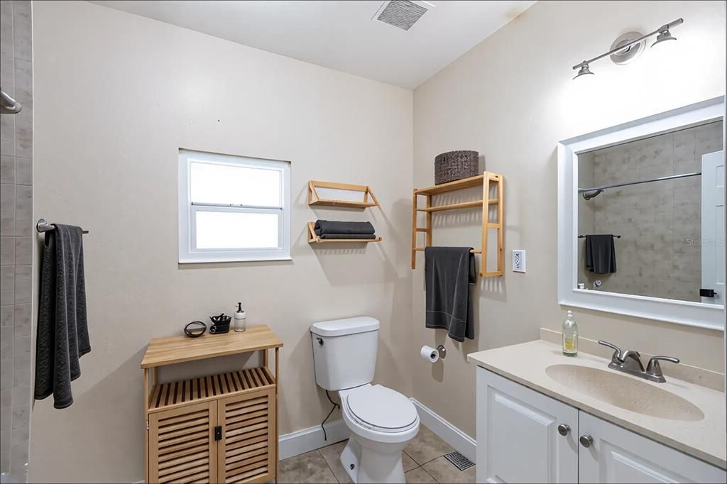 В аренду: $2,100 (3 спален, 2 ванн, 1127 Квадратных фут)