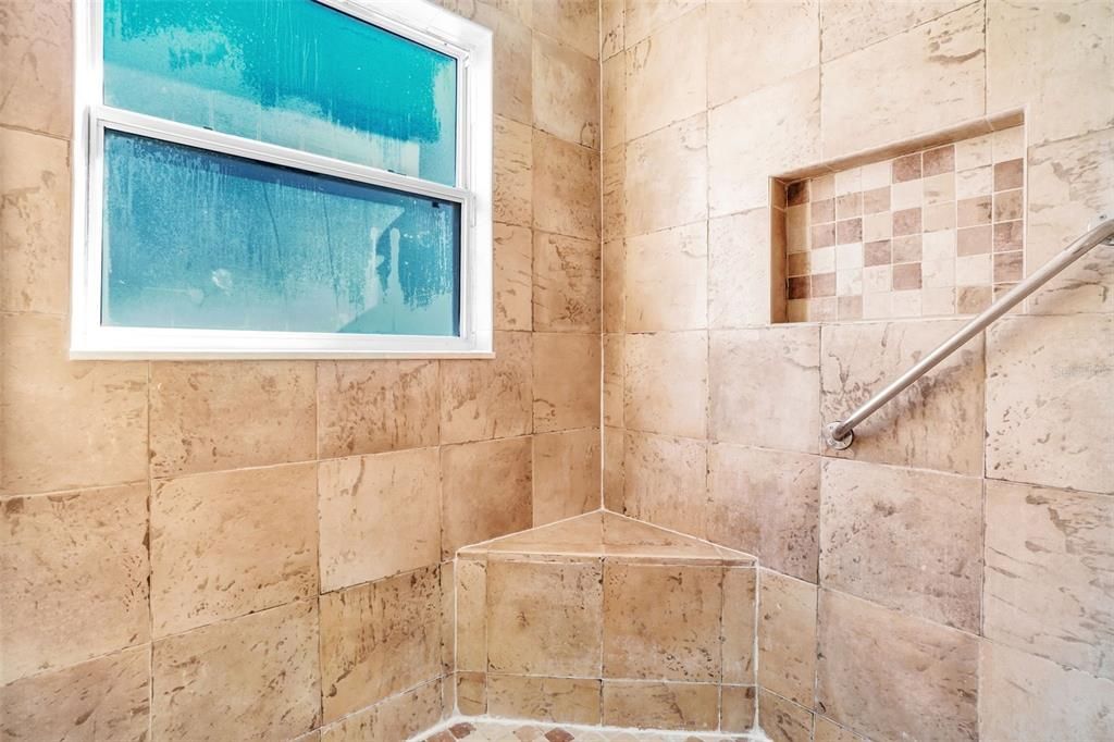 En Venta: $399,999 (4 camas, 2 baños, 1679 Pies cuadrados)