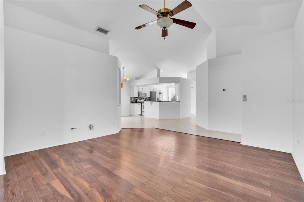 En Venta: $399,999 (4 camas, 2 baños, 1679 Pies cuadrados)