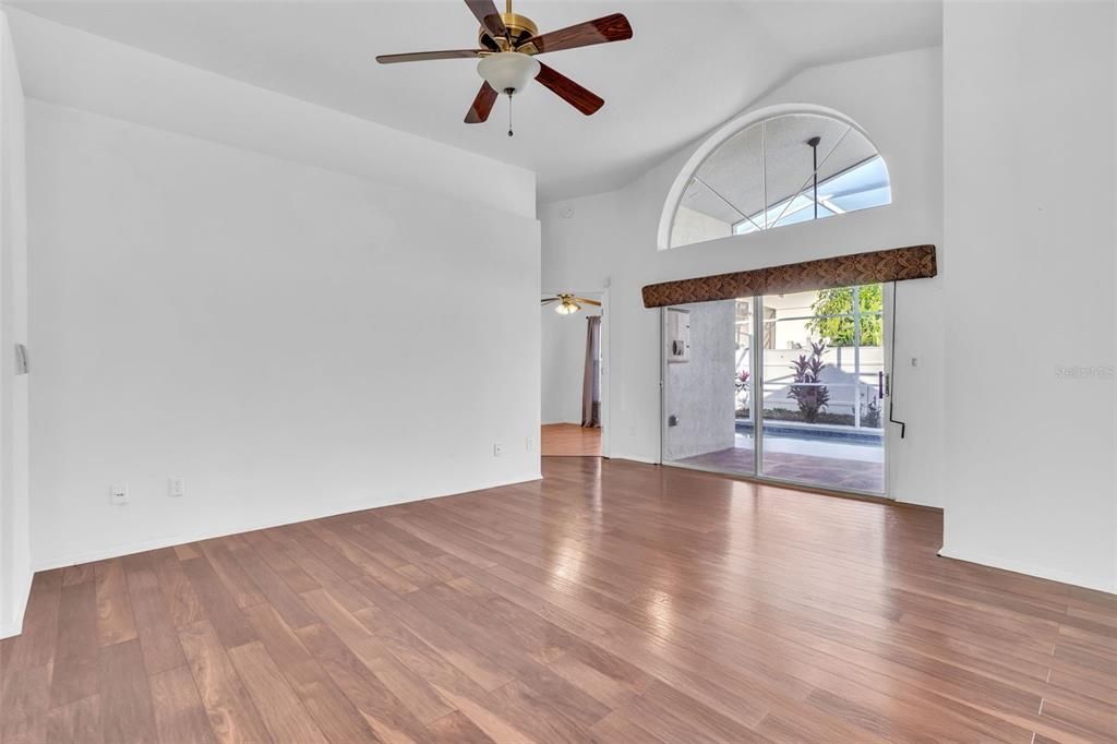 En Venta: $399,999 (4 camas, 2 baños, 1679 Pies cuadrados)