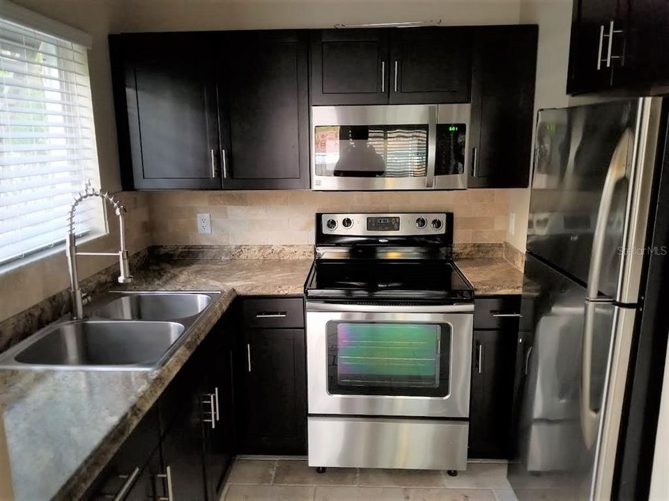 На продажу: $475,000 (2 спален, 0 ванн, 1320 Квадратных фут)