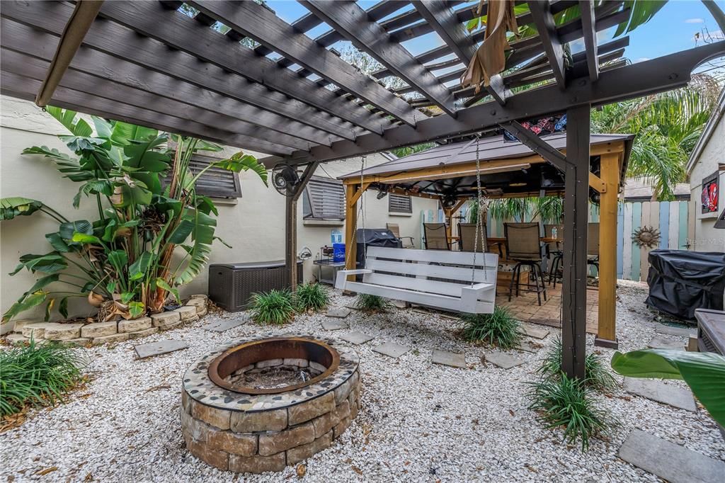 На продажу: $475,000 (2 спален, 0 ванн, 1320 Квадратных фут)