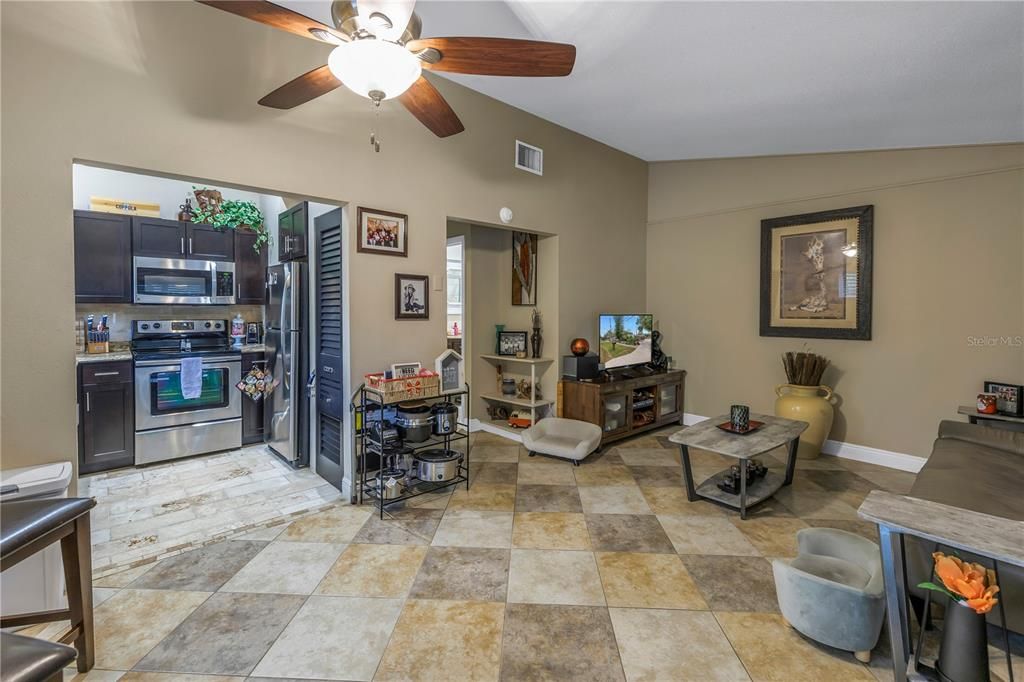 На продажу: $475,000 (2 спален, 0 ванн, 1320 Квадратных фут)