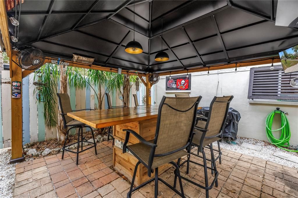 На продажу: $475,000 (2 спален, 0 ванн, 1320 Квадратных фут)