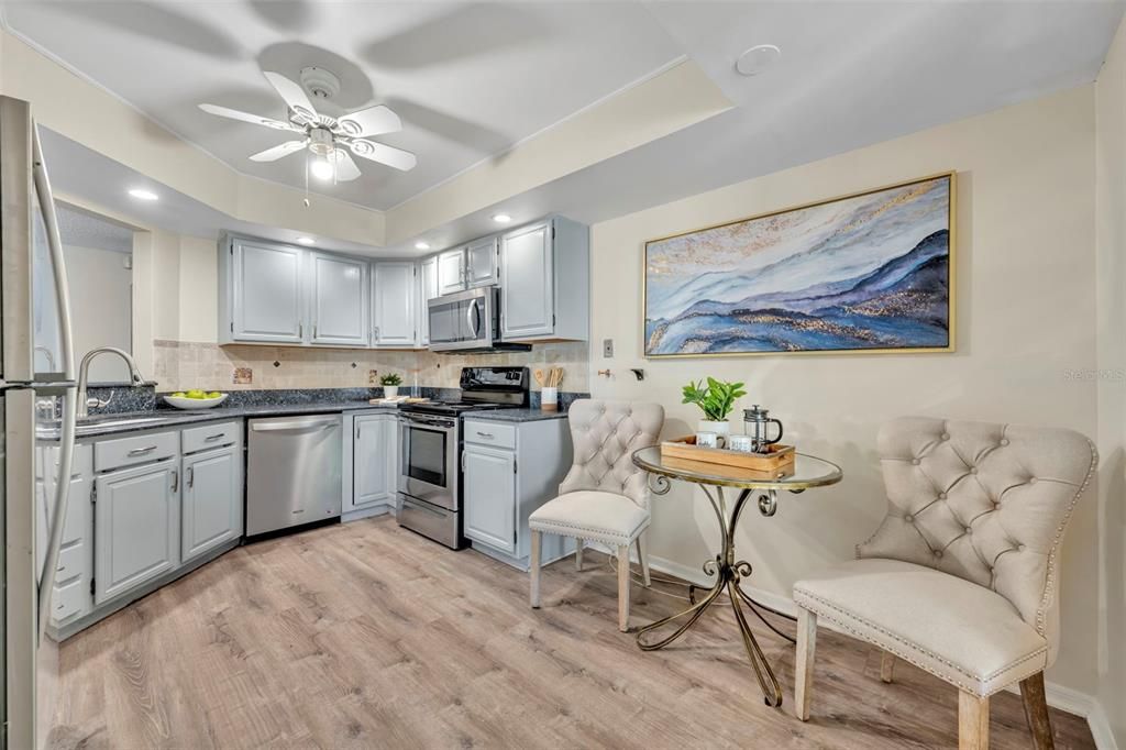 На продажу: $315,000 (2 спален, 2 ванн, 1380 Квадратных фут)