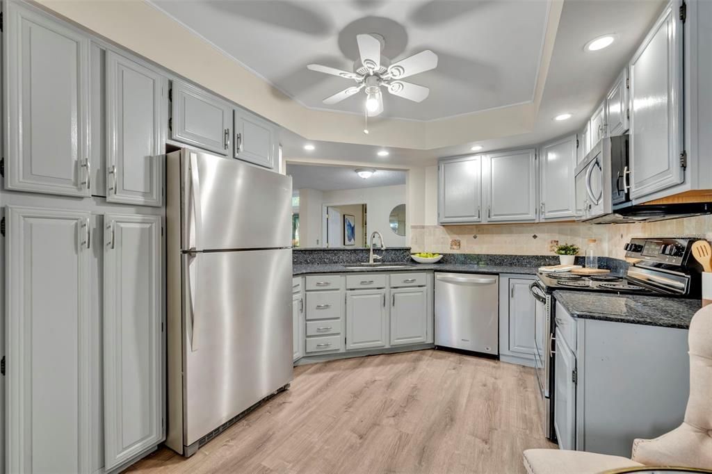 На продажу: $315,000 (2 спален, 2 ванн, 1380 Квадратных фут)