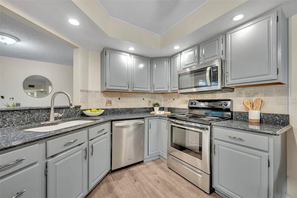 На продажу: $315,000 (2 спален, 2 ванн, 1380 Квадратных фут)