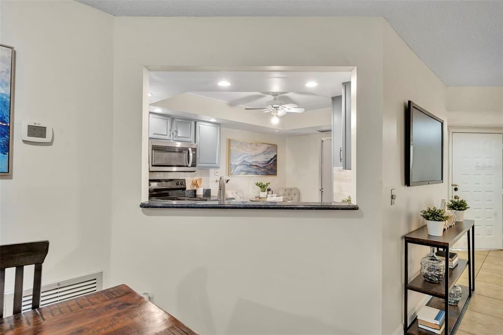 На продажу: $315,000 (2 спален, 2 ванн, 1380 Квадратных фут)