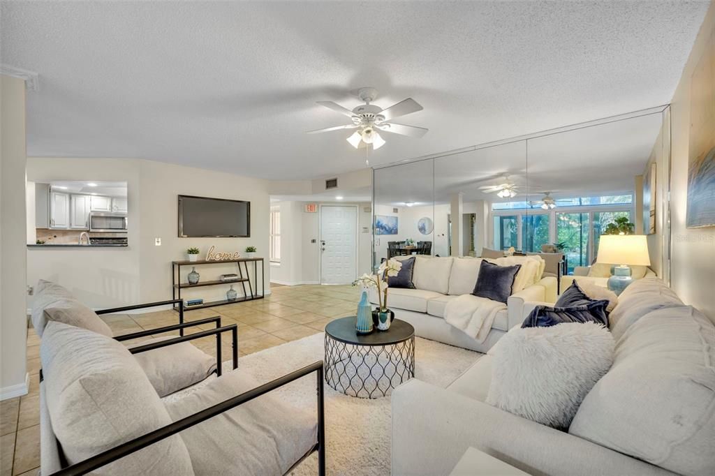 На продажу: $315,000 (2 спален, 2 ванн, 1380 Квадратных фут)