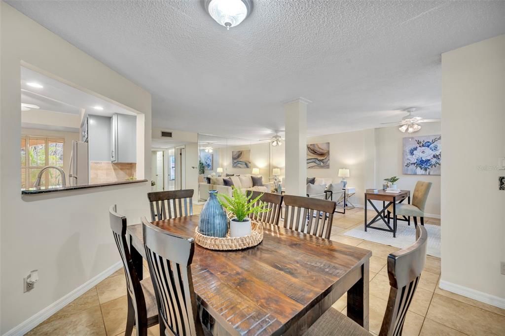 На продажу: $315,000 (2 спален, 2 ванн, 1380 Квадратных фут)