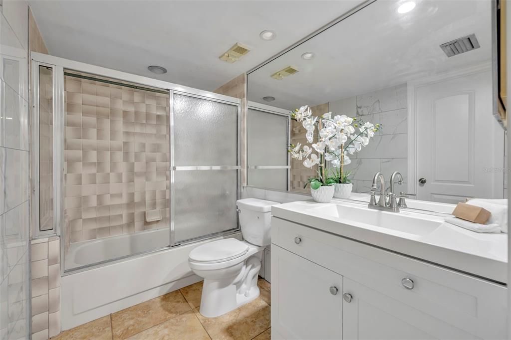 На продажу: $315,000 (2 спален, 2 ванн, 1380 Квадратных фут)