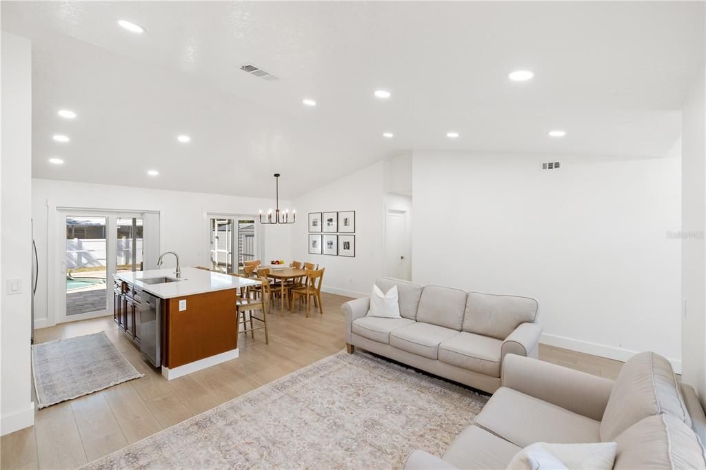 For Sale: $415,000 (3 beds, 2 baths, 1333 Square Feet)