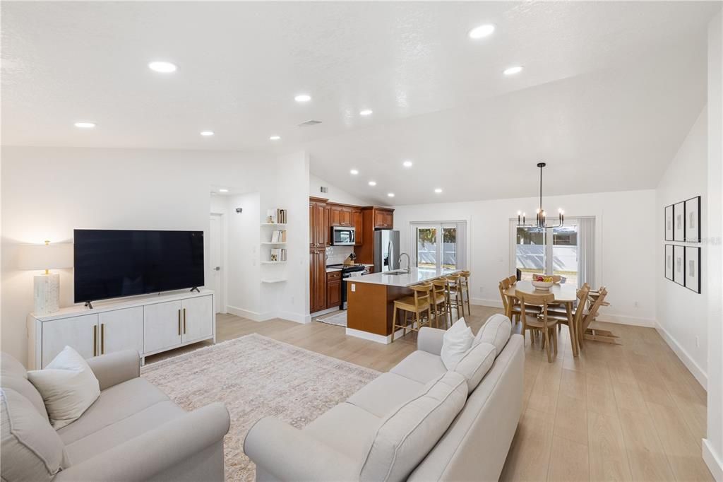 For Sale: $415,000 (3 beds, 2 baths, 1333 Square Feet)