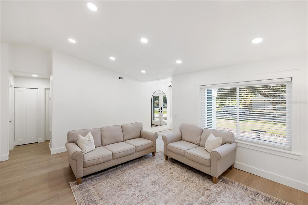 For Sale: $415,000 (3 beds, 2 baths, 1333 Square Feet)