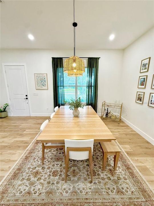 Под контрактом: $550,000 (3 спален, 2 ванн, 1744 Квадратных фут)