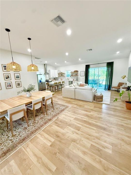 Под контрактом: $550,000 (3 спален, 2 ванн, 1744 Квадратных фут)