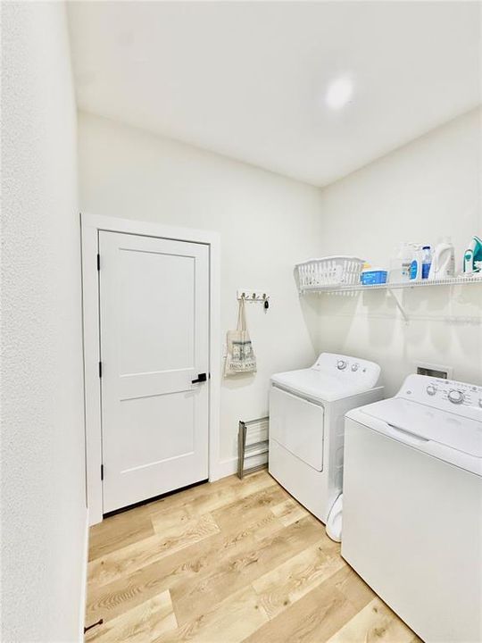 Под контрактом: $550,000 (3 спален, 2 ванн, 1744 Квадратных фут)